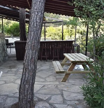 וילה In Moniatis