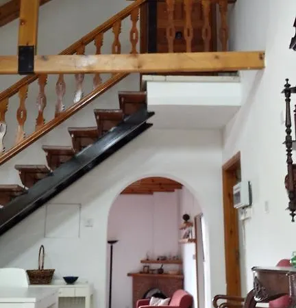 וילה In Moniatis